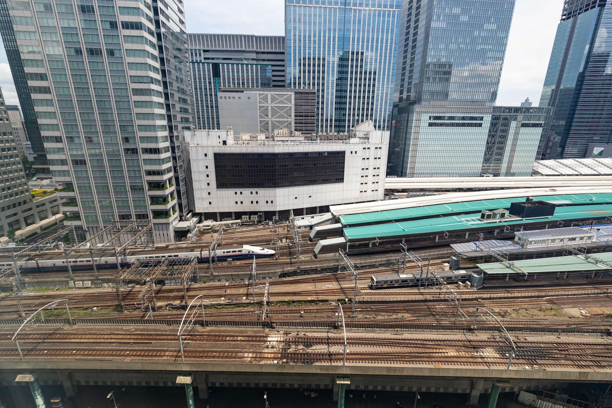 Marunouchi Hotel Tokio Exterior foto The station platforms in March 2018