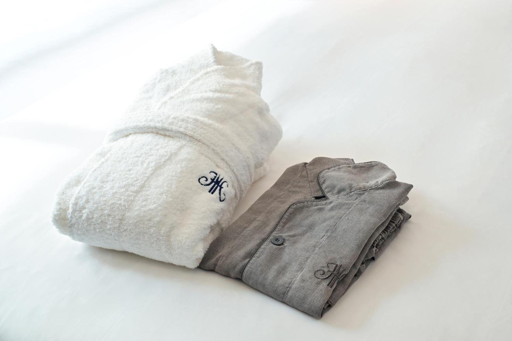 Marunouchi Hotel Tokio Exterior foto A bathrobe